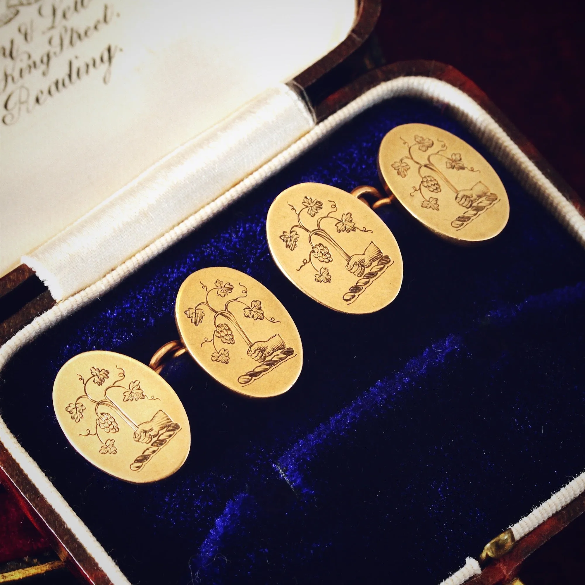 Antique 9ct Gold Grapevine Crest Cufflinks