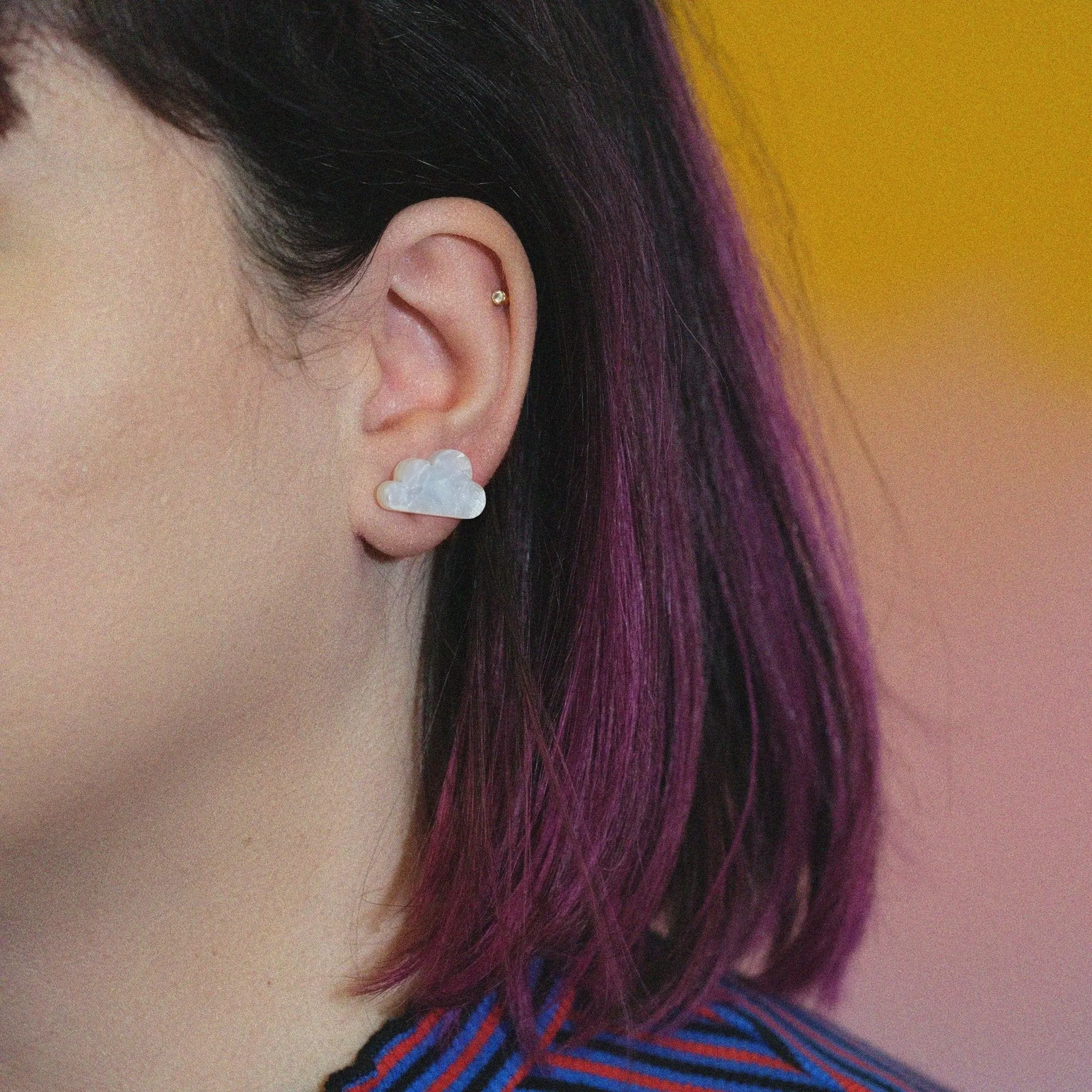 Cloud Stud earrings in white marble