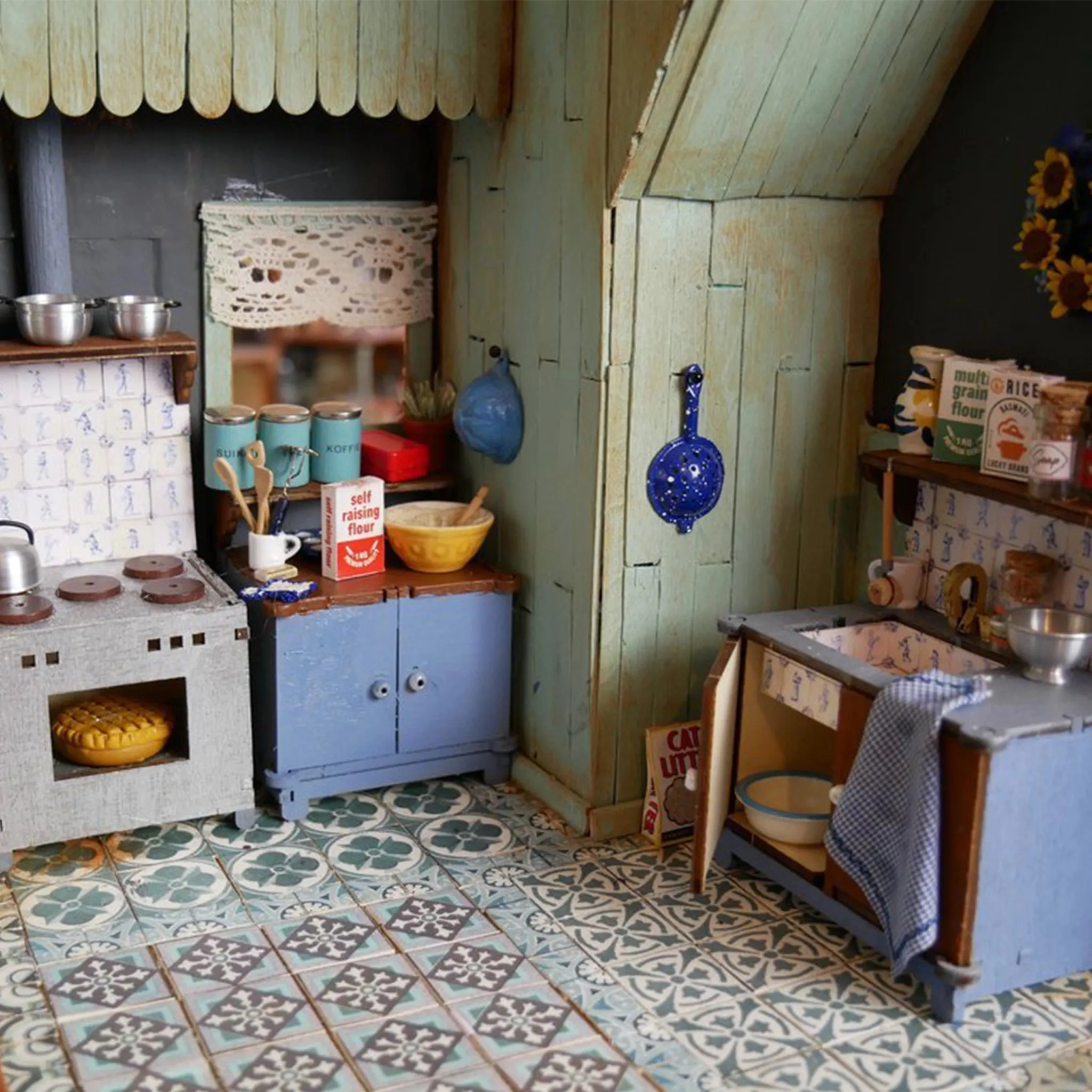 Dollhouse Furniture Kit - Kitchen (Scale 1:12)