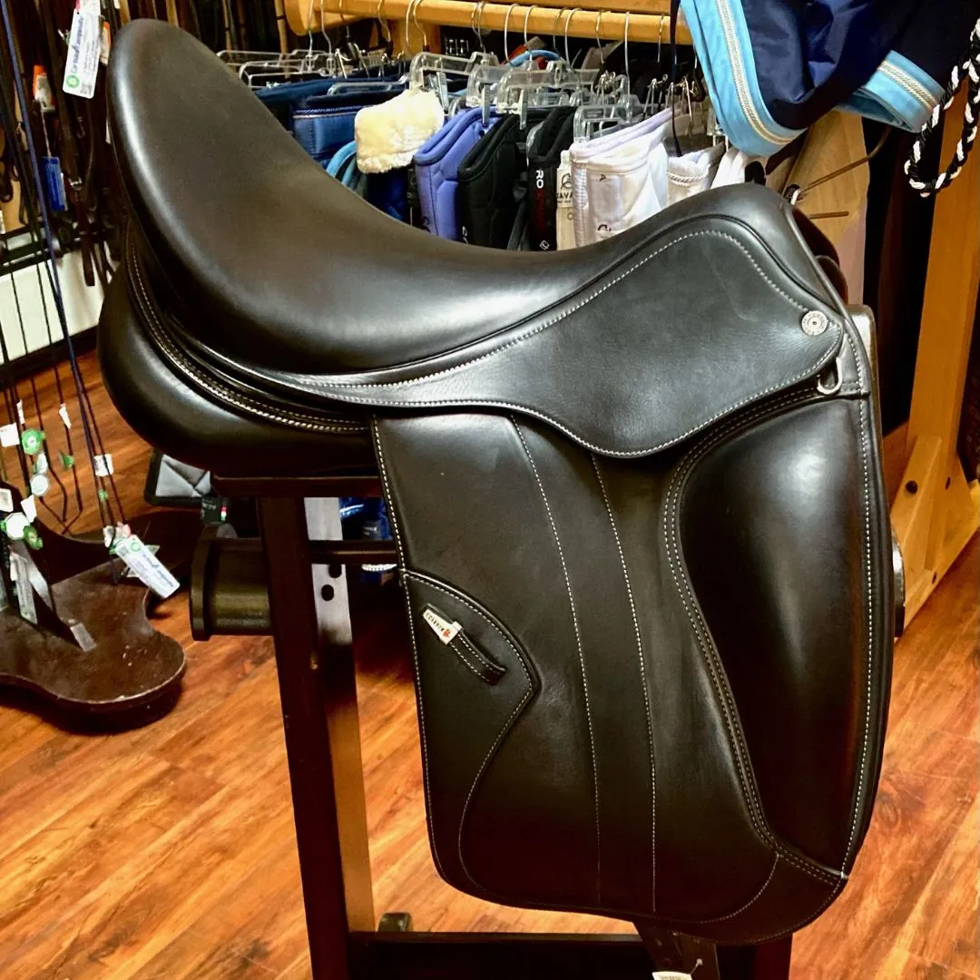 Equipe Kalifornia Consignment Saddle 18 M 2