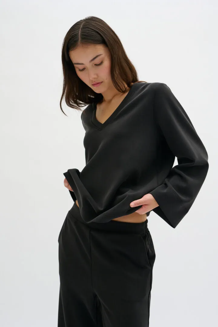 My Essential Wardrobe Elle V-neck Top in Black